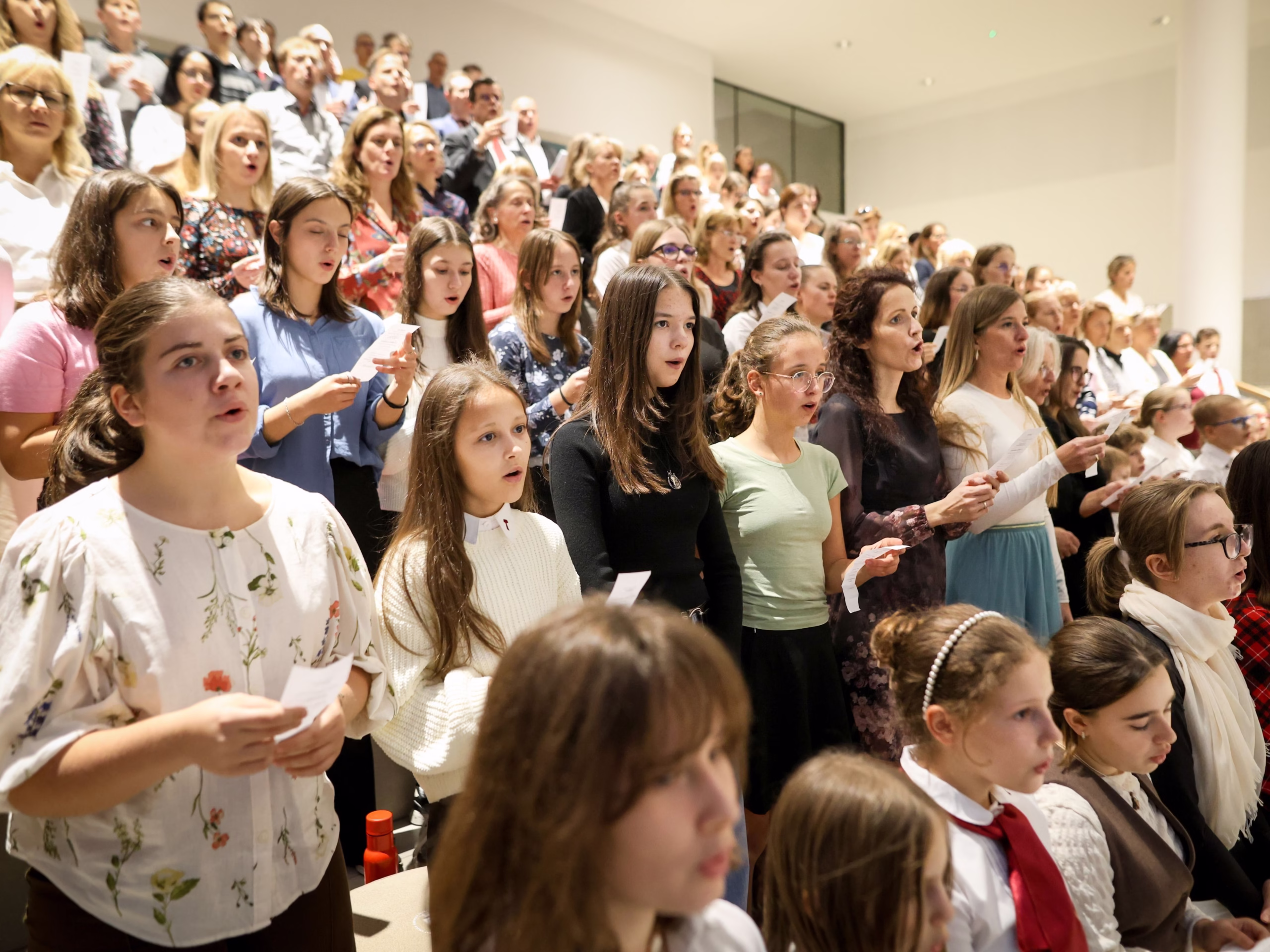 jótékonysági hangverseny angéla (00)